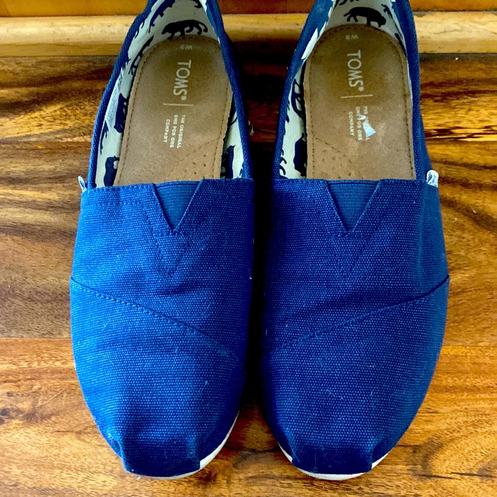 EUC TOMS shoes size 9